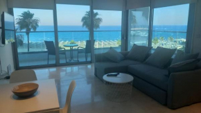 Horizon Luxury Suite at Finikoudes Beach 302